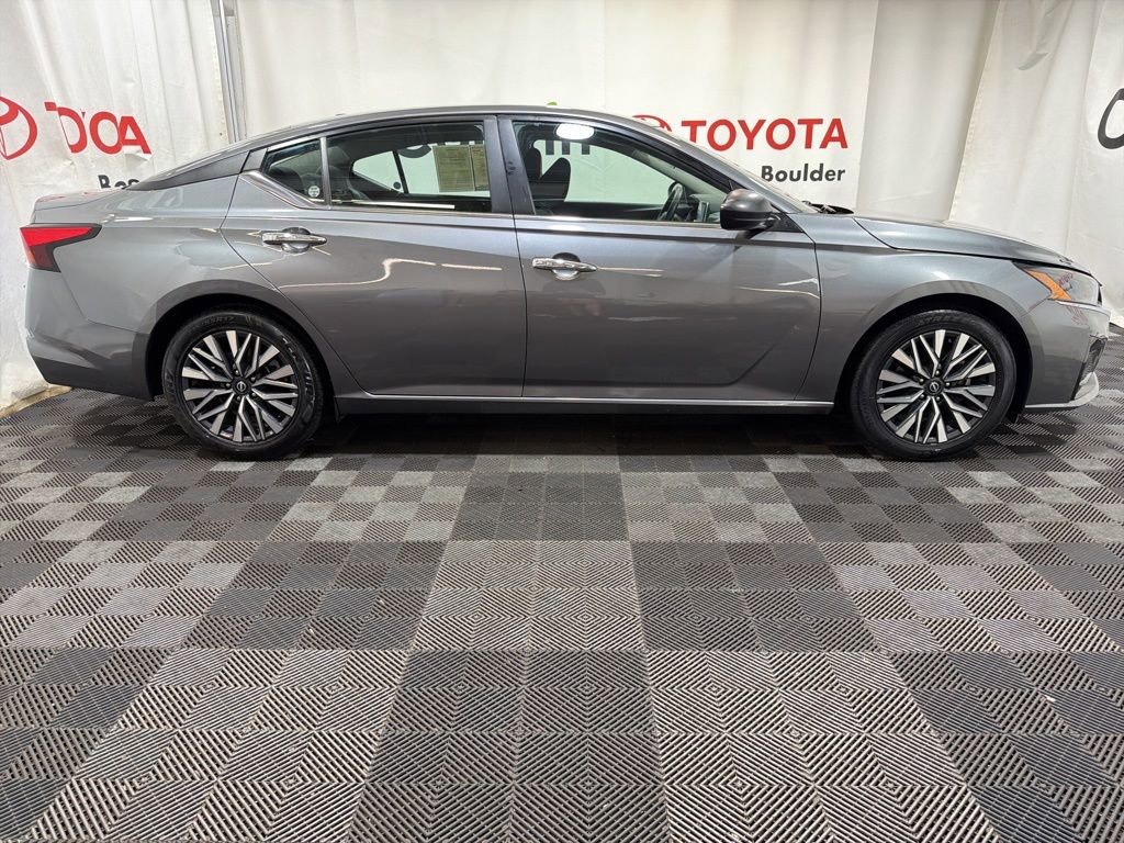 Used 2024 Nissan Altima 2.5 SV image 8
