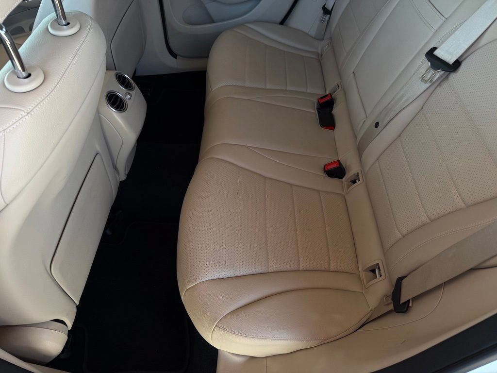 Used 2022 Mercedes-Benz GLC 300 image 11