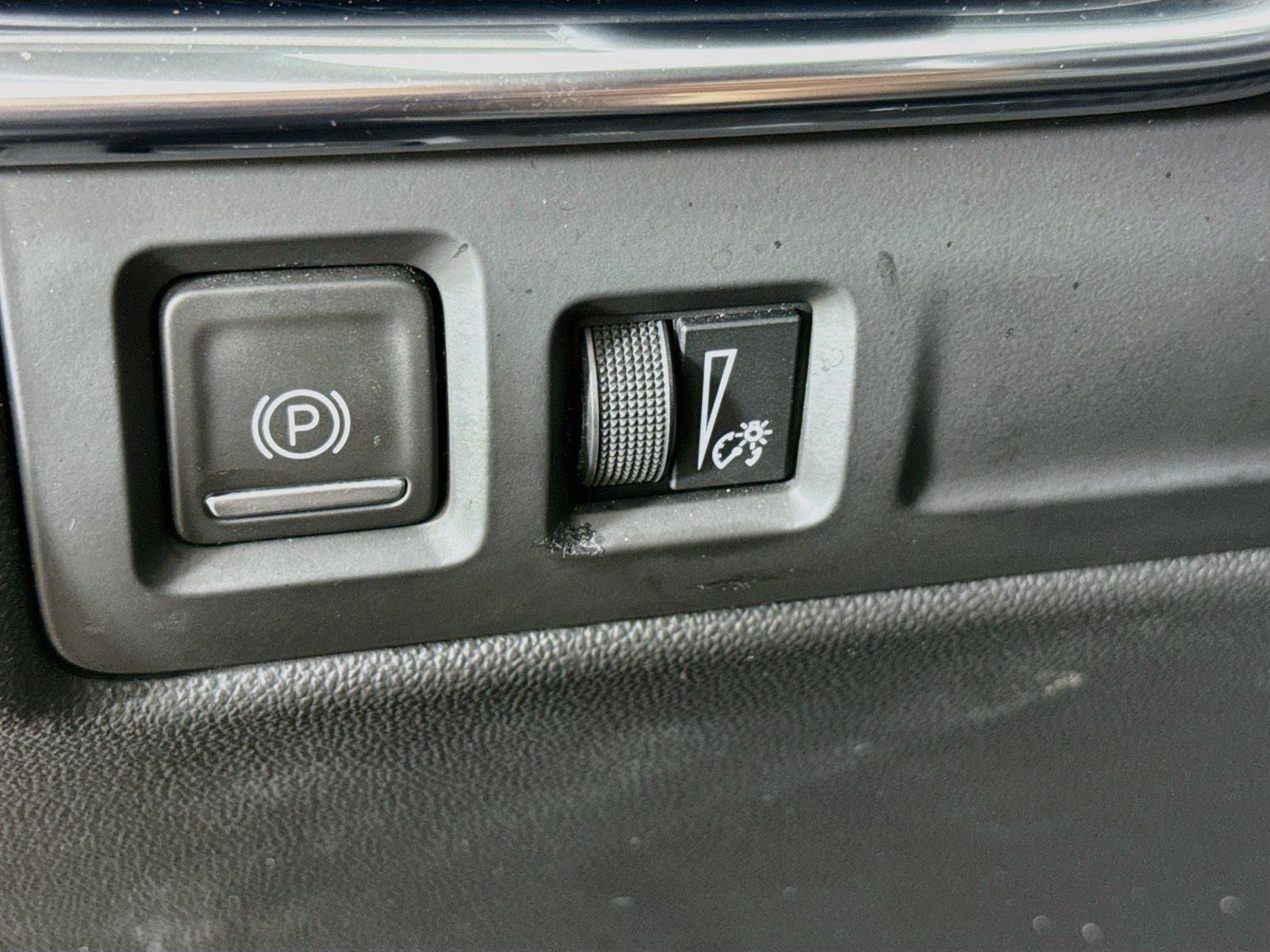 Used 2023 Cadillac XT4 Premium Luxury FWD image 14