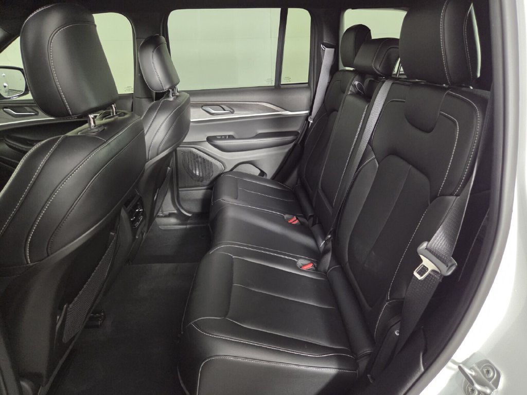 Used 2025 Jeep Grand Cherokee Limited w/ Black Appearance Package RWD image 21