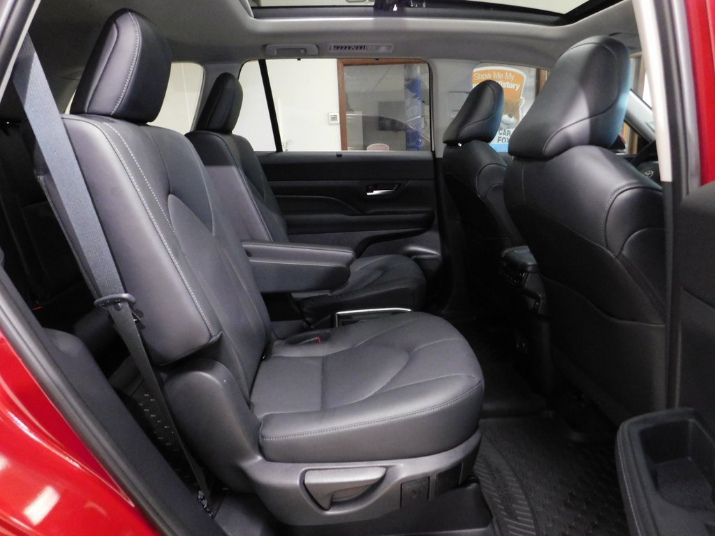 Used 2024 Toyota Grand Highlander Limited image 92