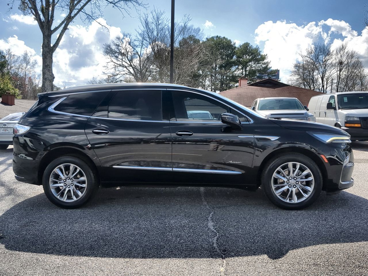 Used 2023 Buick Enclave Avenir w/ Avenir Technology Package image 9