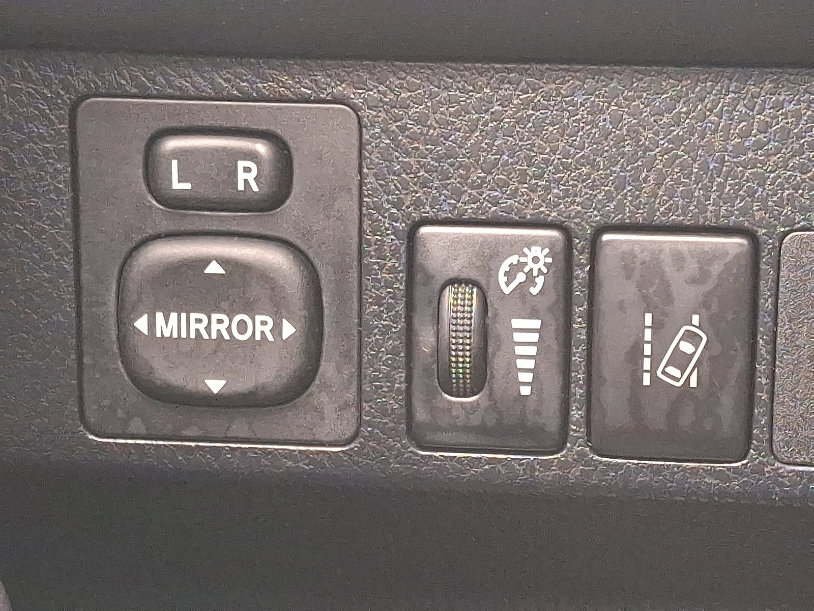 Used 2018 Toyota RAV4 XLE w/ Plus Extra Value Package image 25