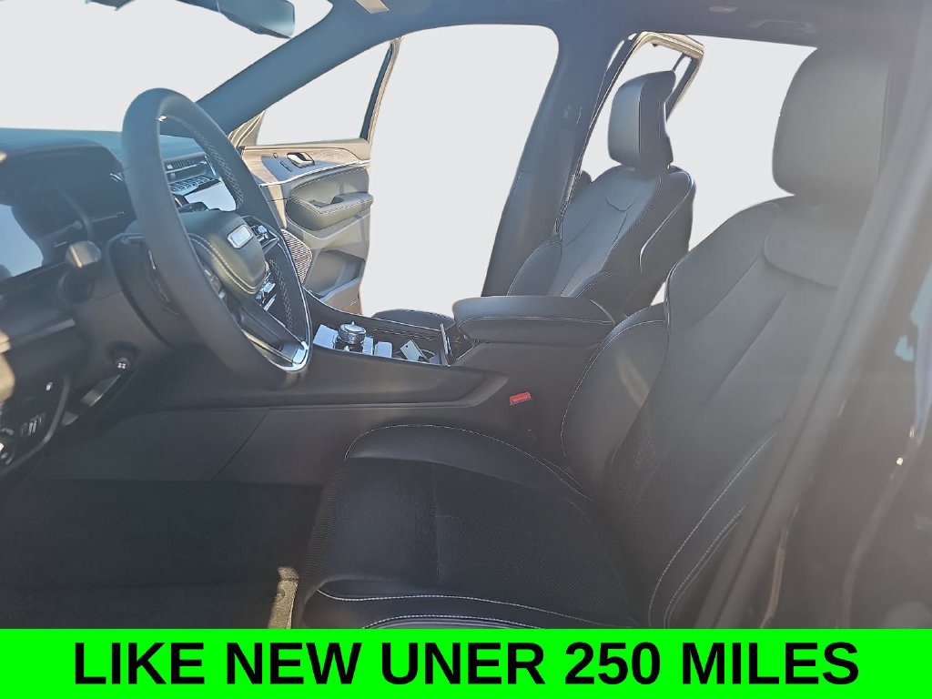 Used 2023 Jeep Grand Cherokee Overland w/ Luxury Tech Group IV AWD/4WD image 15