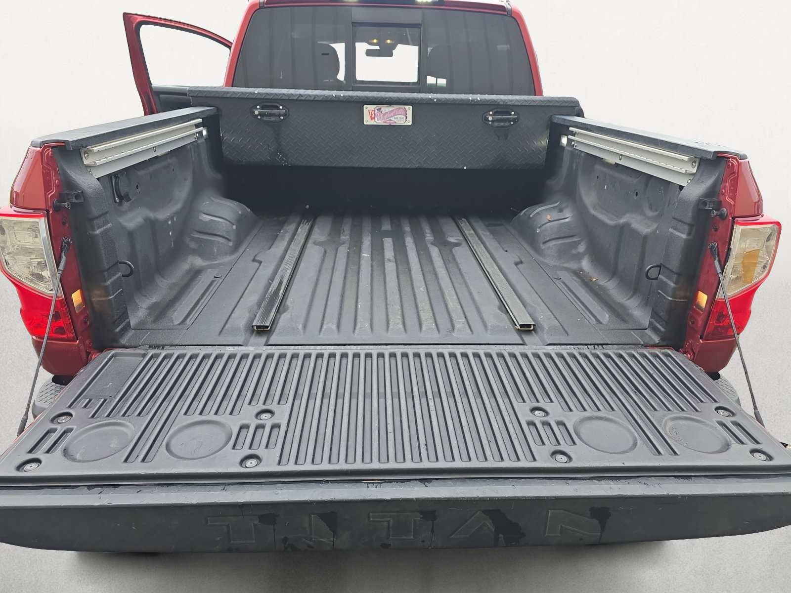Used 2017 Nissan Titan PRO-4X AWD/4WD image 12