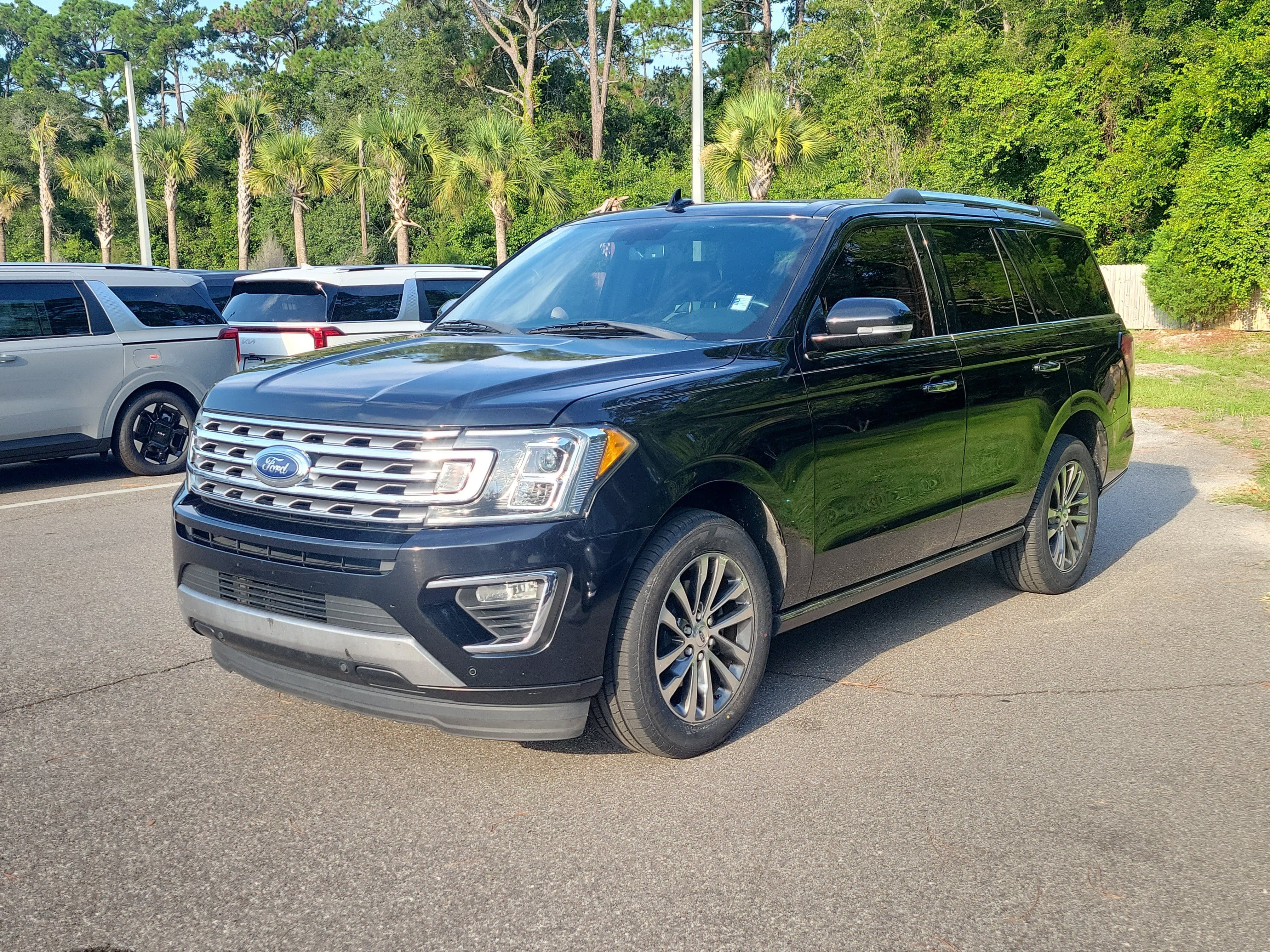 Used 2018 Ford Expedition Limited RWD image 3