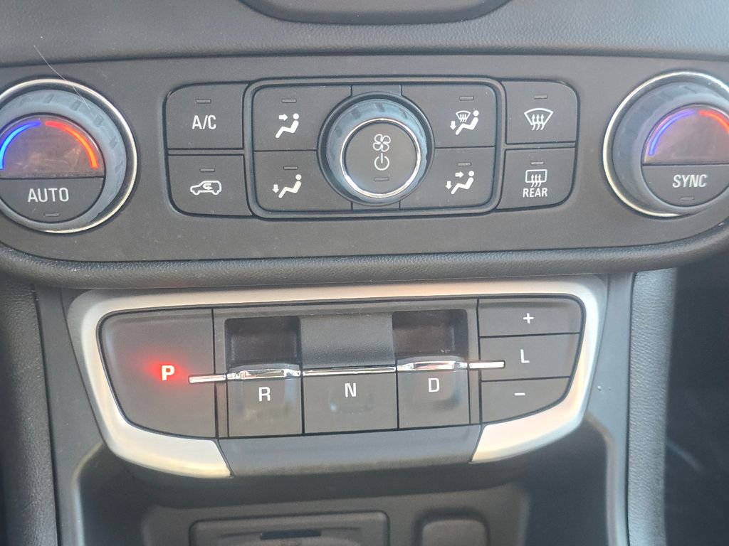 Used 2023 GMC Terrain SLT image 30