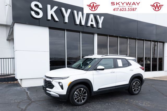 Used 2025 Chevrolet TrailBlazer LT AWD/4WD image 1