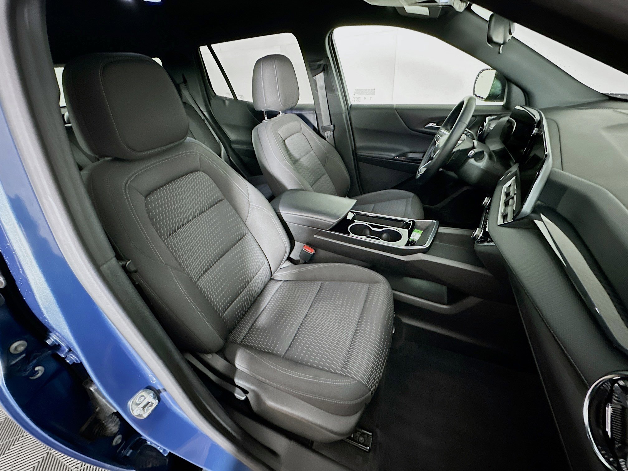 Used 2025 Chevrolet Equinox LT image 30
