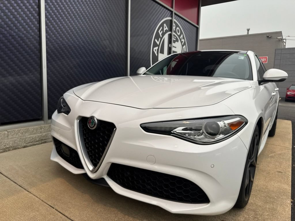 Used 2019 Alfa Romeo Giulia AWD image 18