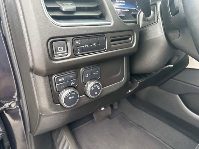 Used 2024 Chevrolet Suburban LT image 24