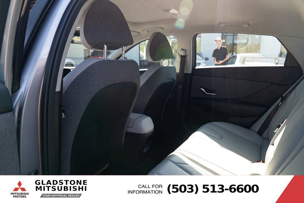 Used 2025 Hyundai Elantra Limited FWD image 19