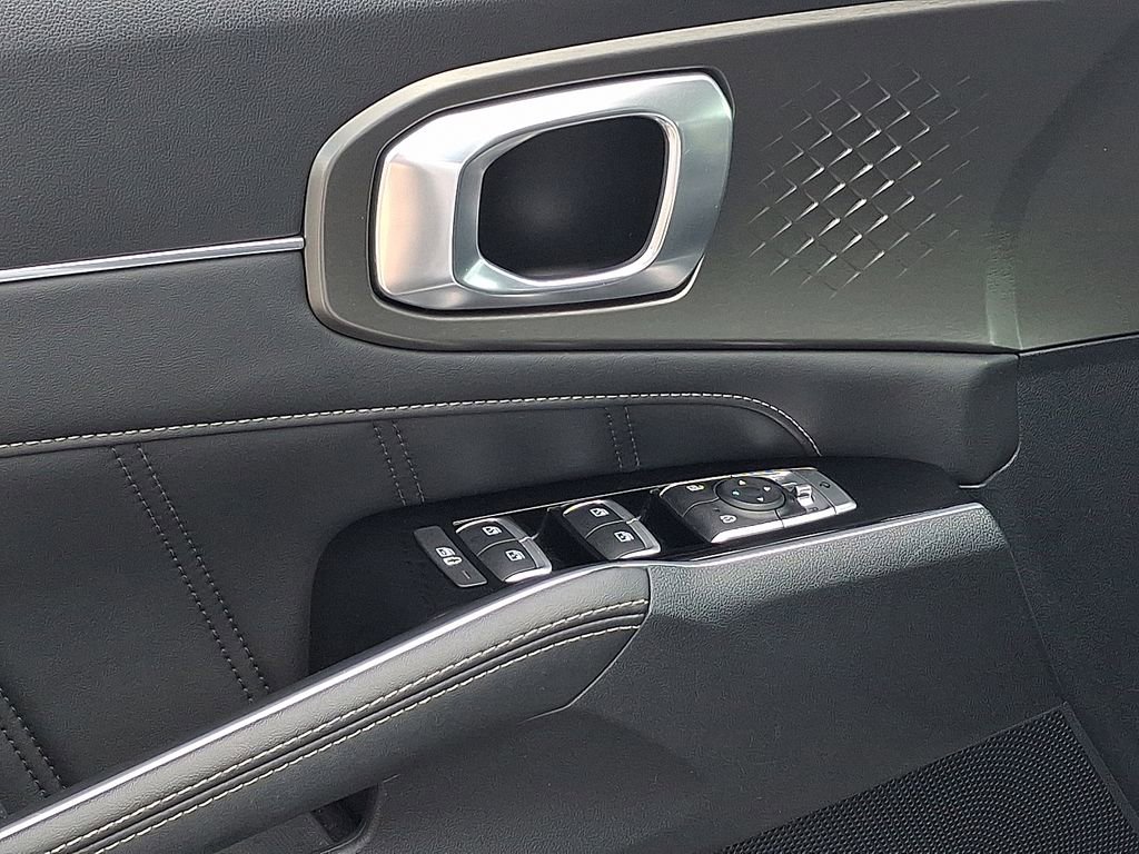 Certified 2023 Kia Sorento SX image 12