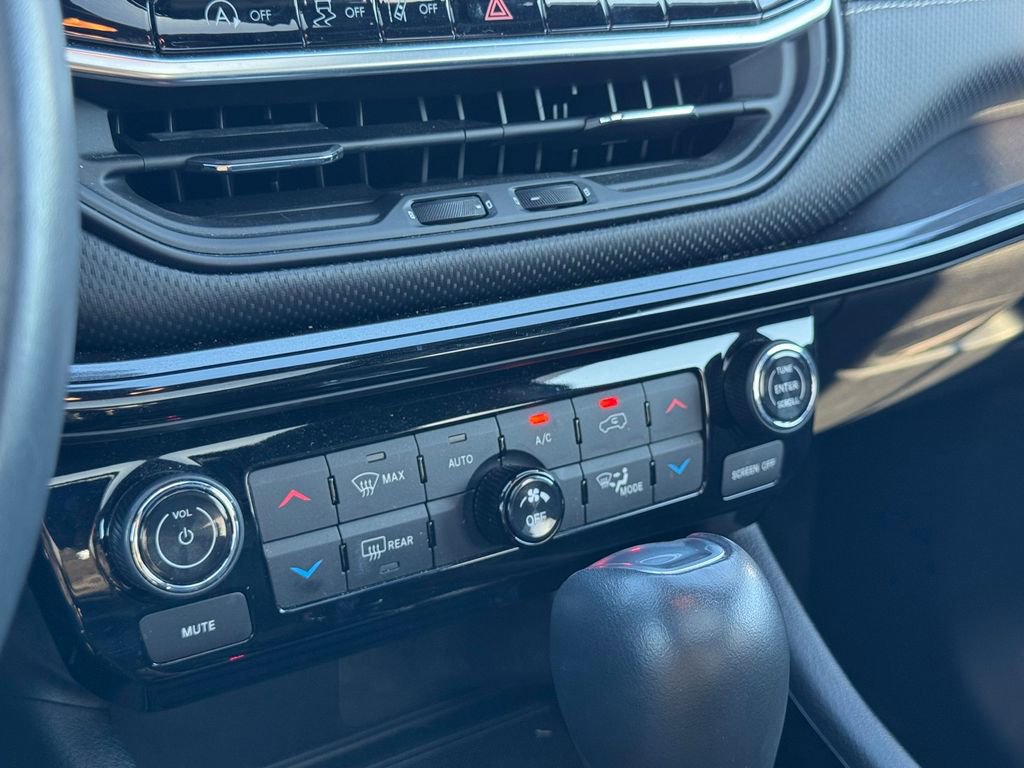 Used 2022 Jeep Compass Altitude w/ Sun and Sound Group image 23