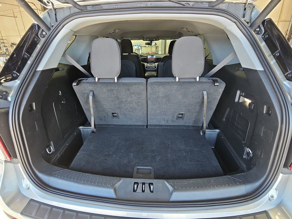 Used 2024 Ford Explorer XLT image 12