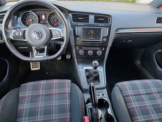 Used 2016 Volkswagen Golf S image 12