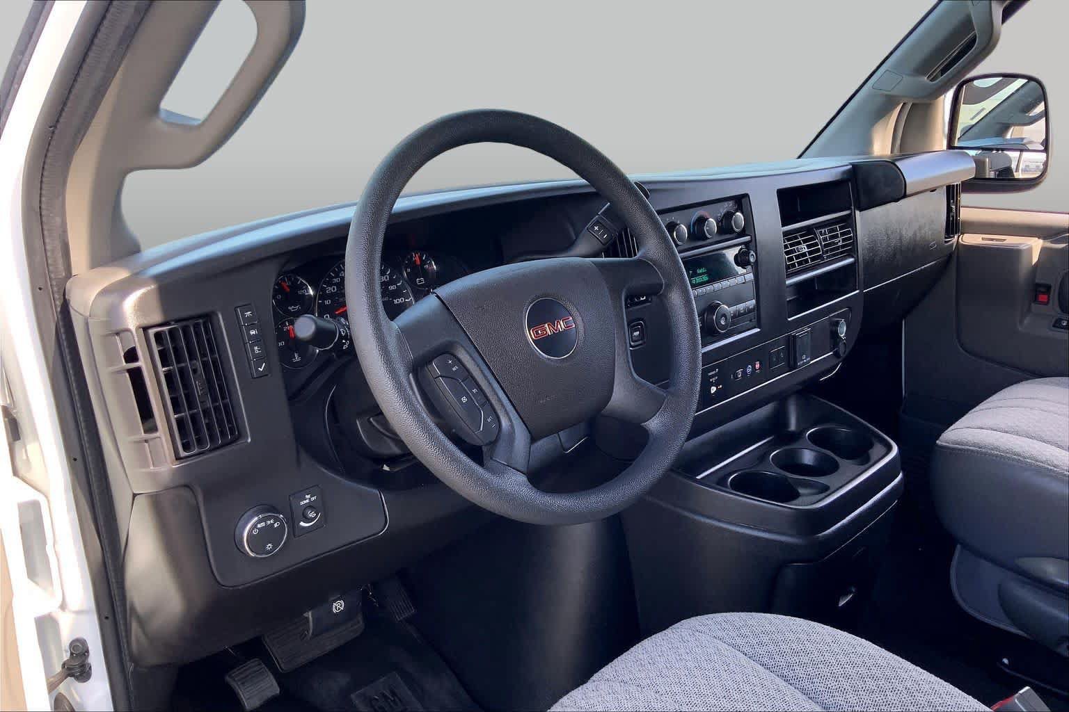 Used 2025 GMC Savana 3500 LT w/ LT Preferred Equipment Group RWD image 17