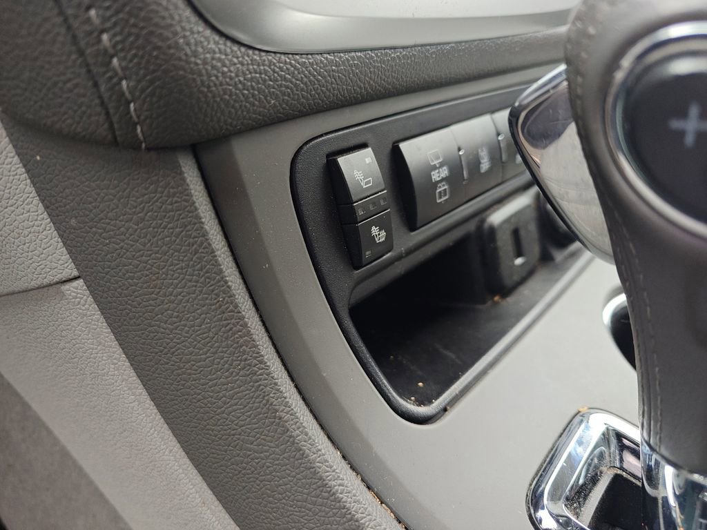 Used 2015 GMC Acadia SLE image 9