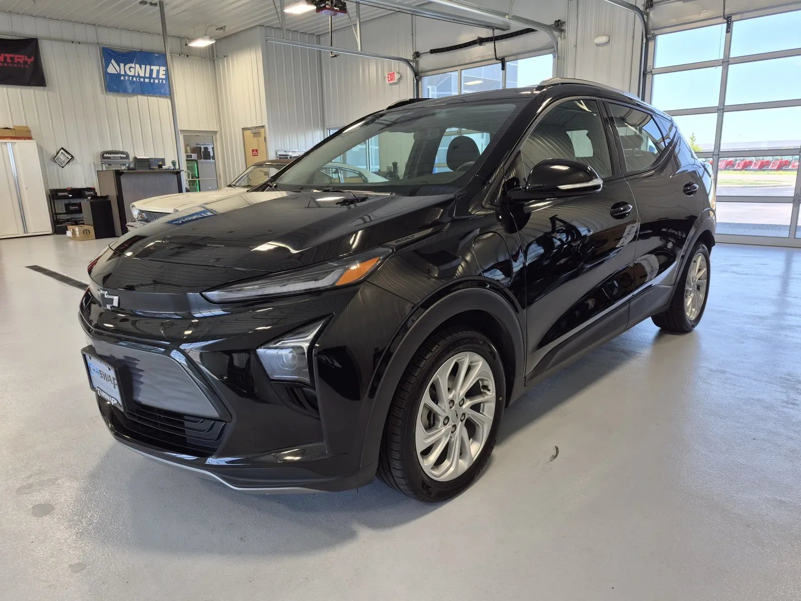 Used 2023 Chevrolet Bolt EUV LT w/ Comfort Package FWD image 6