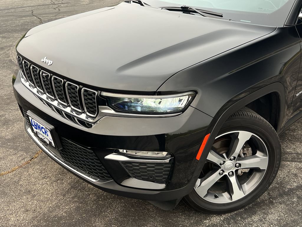 Used 2024 Jeep Grand Cherokee Limited w/ Luxury Tech Group II image 9