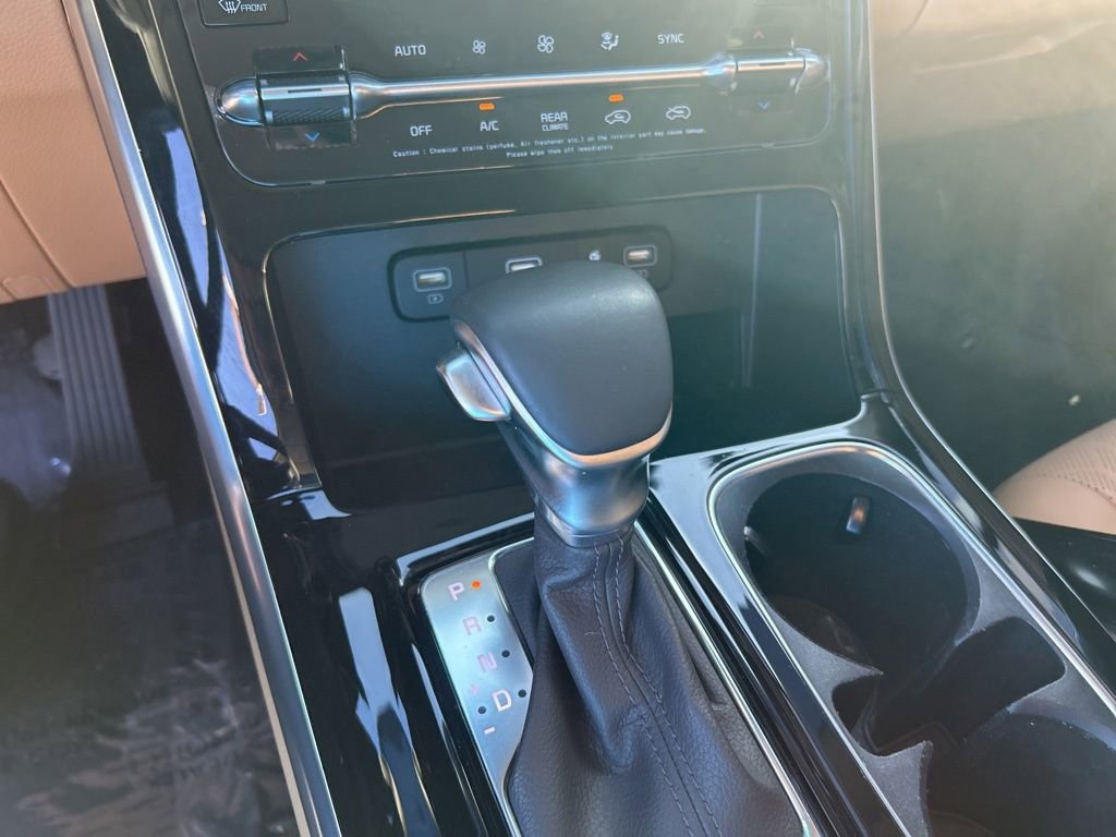 Used 2023 Kia Carnival EX image 15