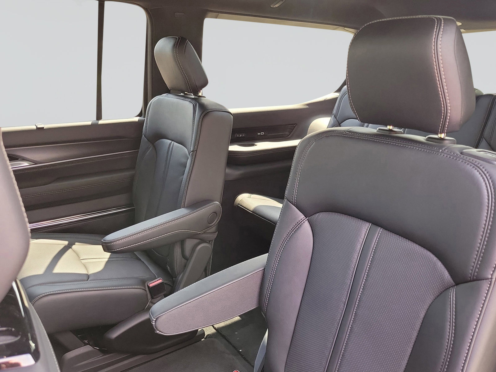 New 2026 Jeep Grand Wagoneer Summit w/ Premium Group III AWD/4WD image 29