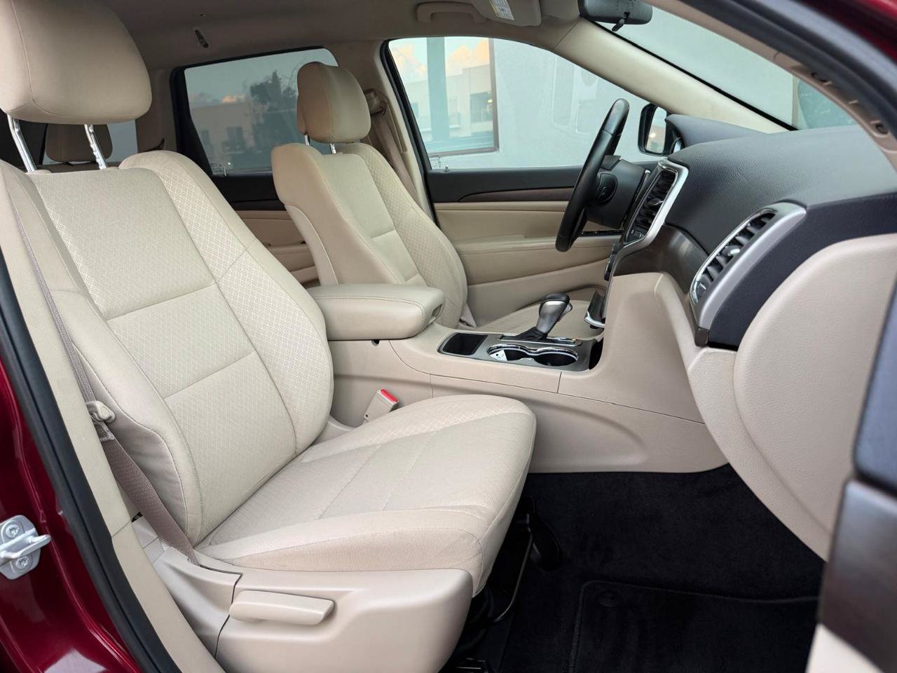 Used 2018 Jeep Grand Cherokee Laredo RWD image 14