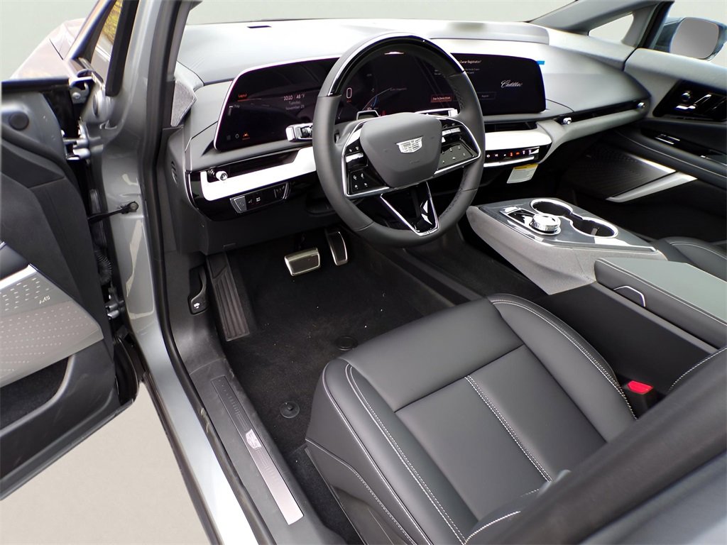 New 2026 Cadillac Optiq Luxury 1 image 10