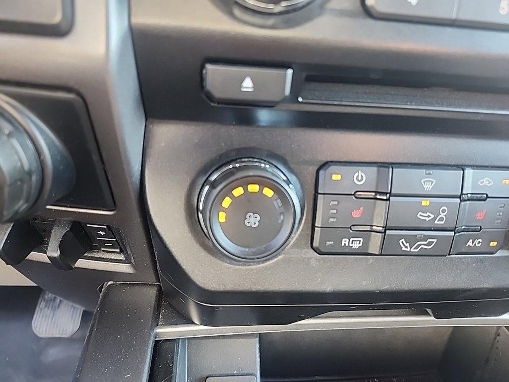 Used 2018 Ford F150 XLT w/ Equipment Group 302A Luxury AWD/4WD image 4