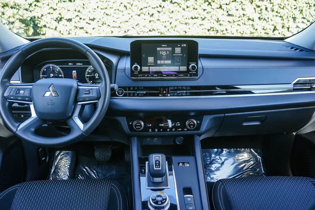 Used 2025 Mitsubishi Outlander ES AWD/4WD image 12