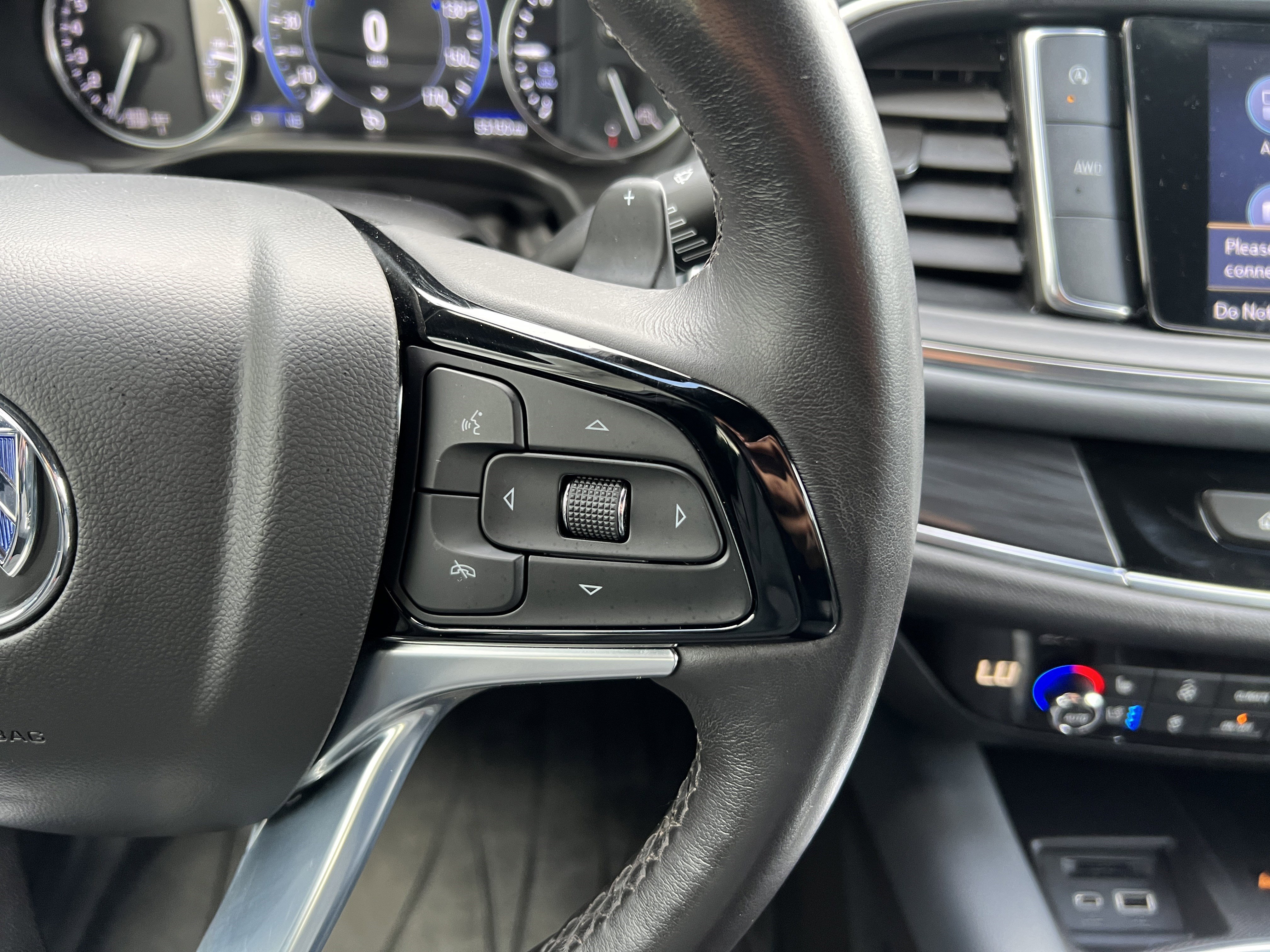 Used 2023 Buick Enclave Premium image 31