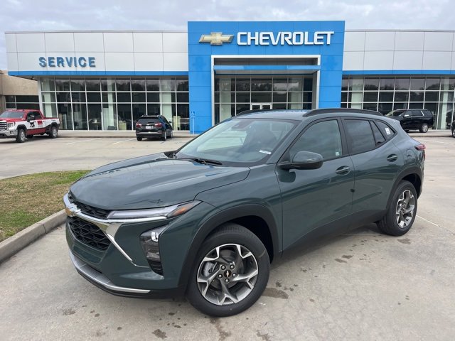 New 2026 Chevrolet Trax LT w/ Driver Confidence Package image 2