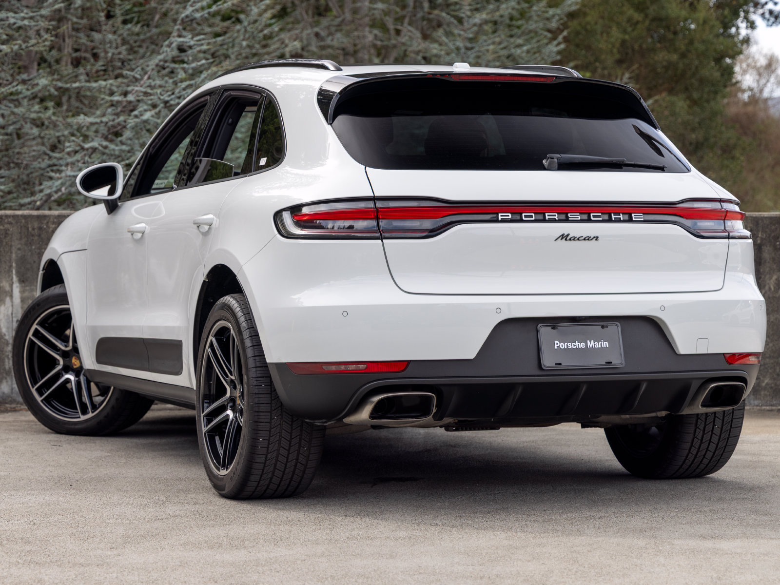 Certified 2021 Porsche Macan AWD/4WD image 3