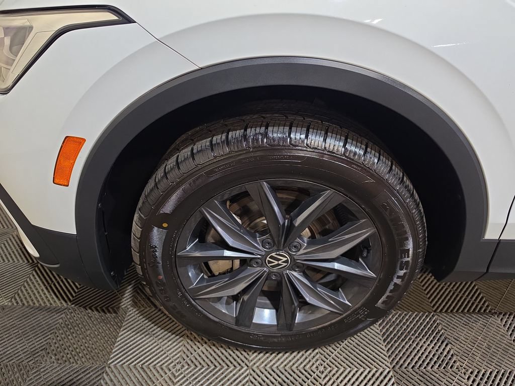 Used 2024 Volkswagen Tiguan SE FWD image 18
