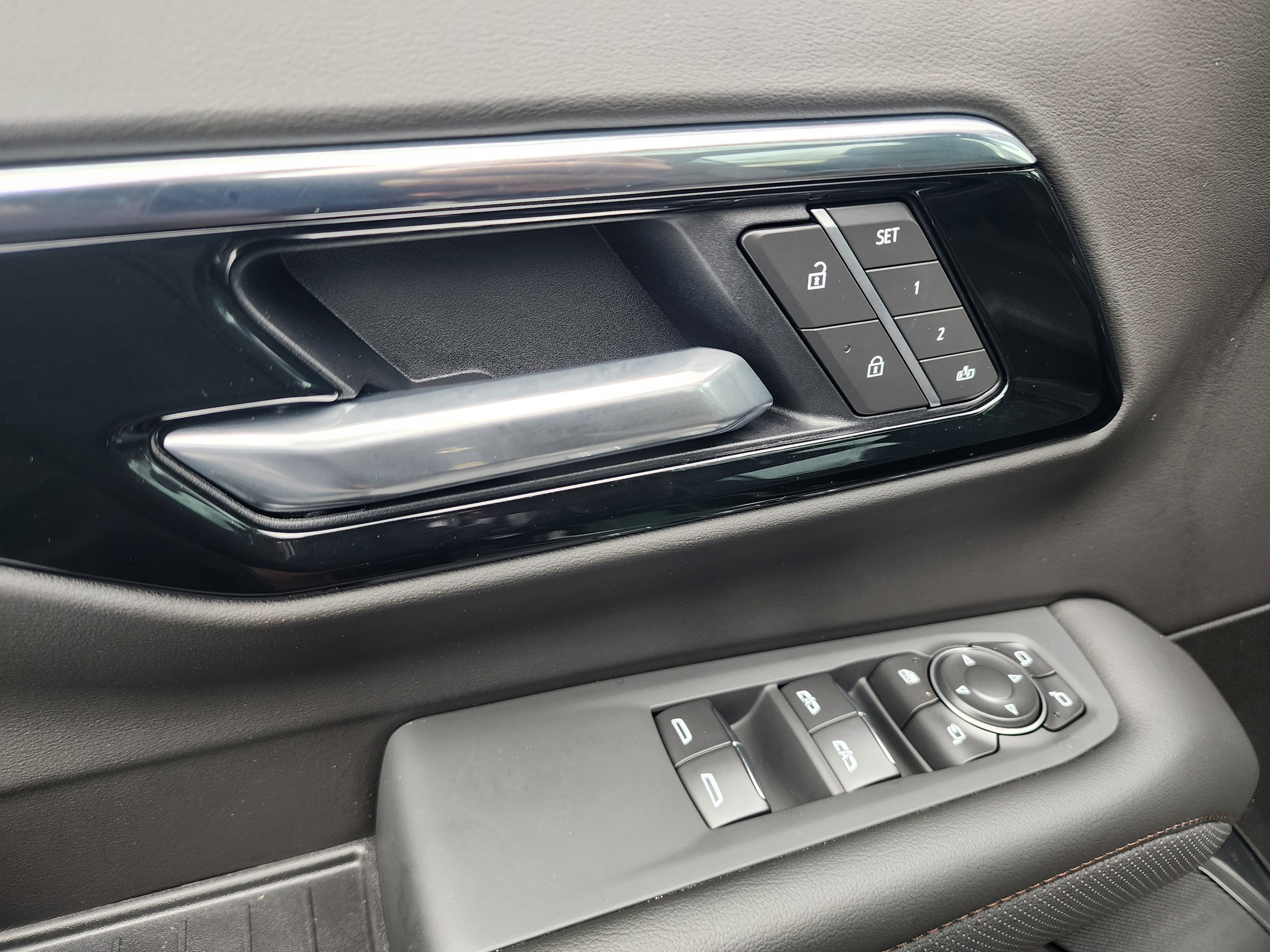 Used 2026 Chevrolet Suburban High Country image 31