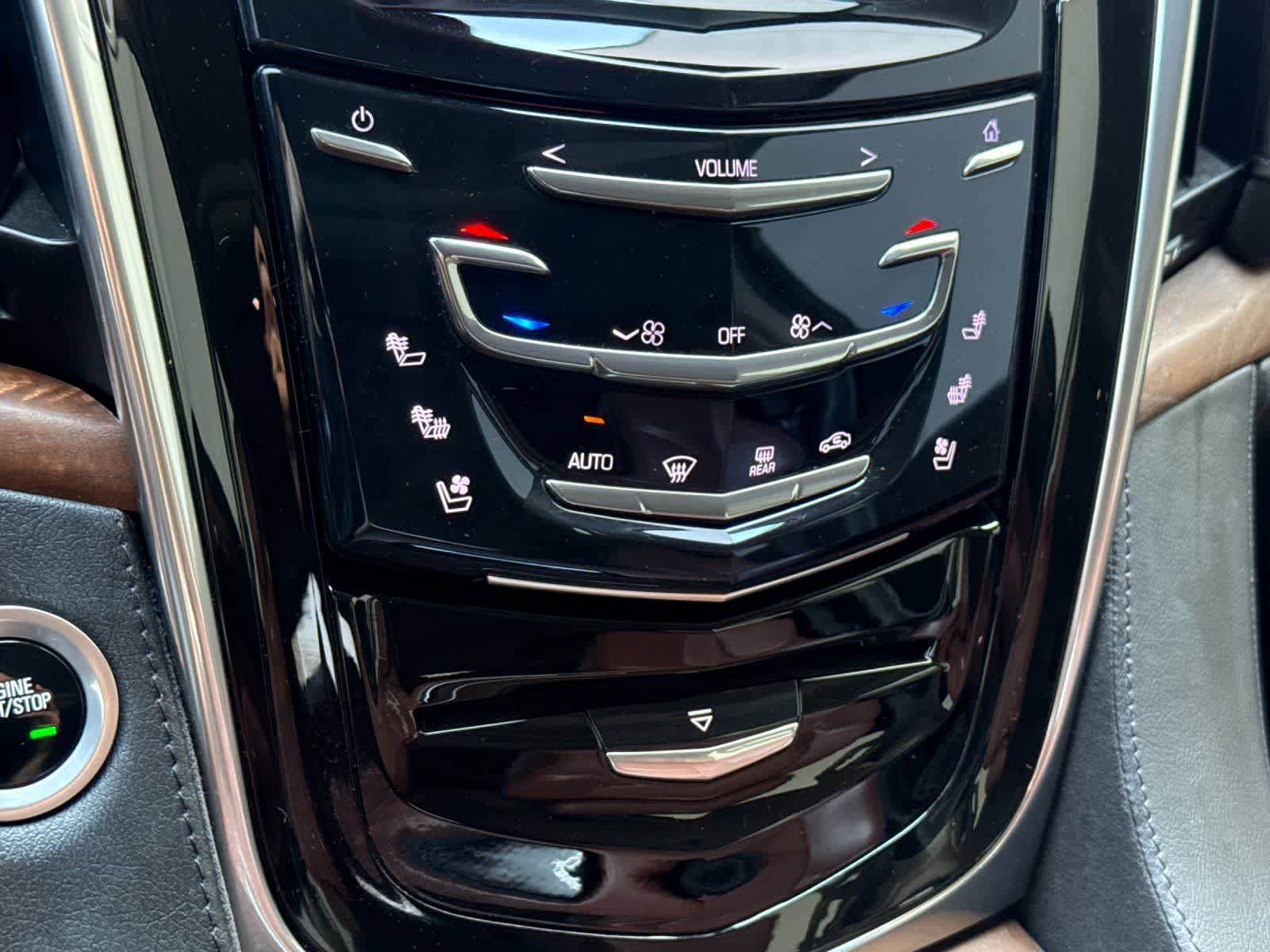 Used 2020 Cadillac Escalade Premium Luxury AWD/4WD image 23