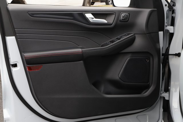 Used 2025 Ford Escape ST-Line Elite w/ Premium Technology Package image 18