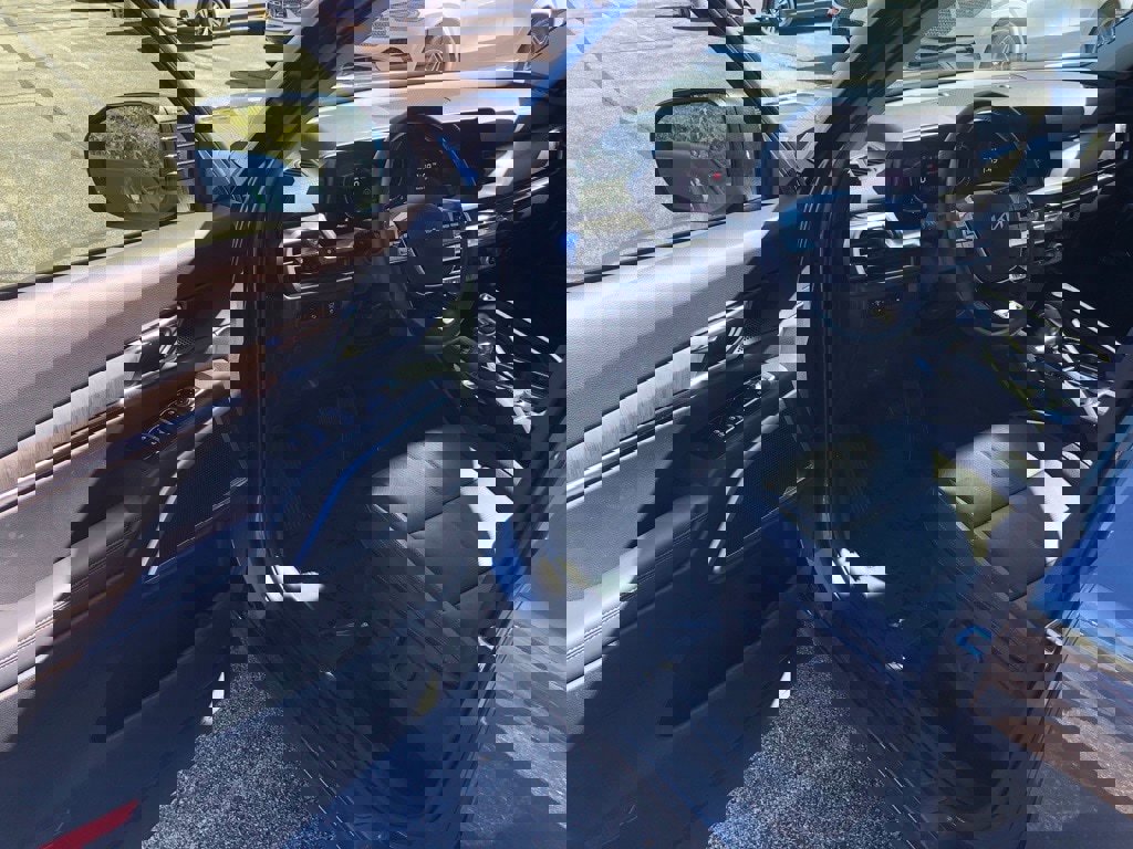 Used 2024 Kia Telluride EX w/ EX Captain's Chair Package image 11