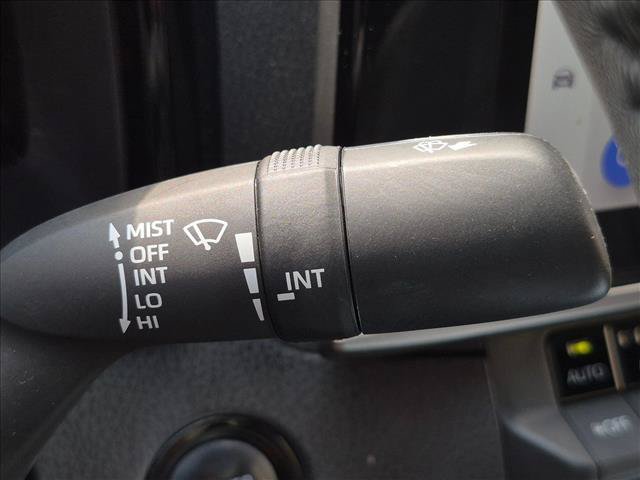 Used 2025 Toyota Camry XSE FWD image 10