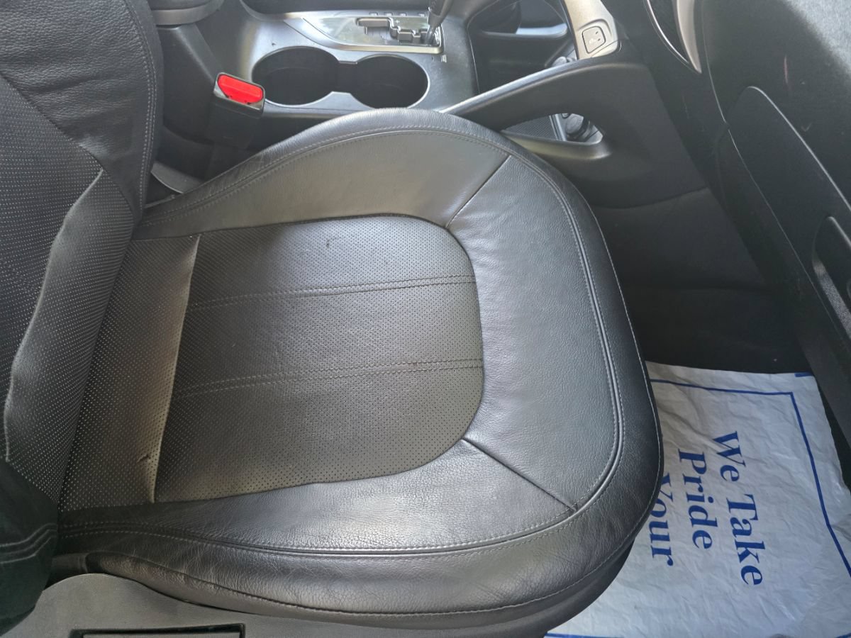 Used 2010 Hyundai Tucson Limited w/ Premium Pkg 4 FWD image 26