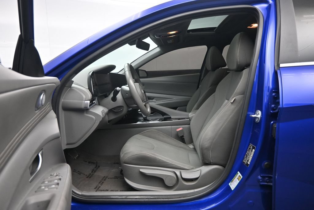 Used 2025 Hyundai Elantra SEL FWD image 21