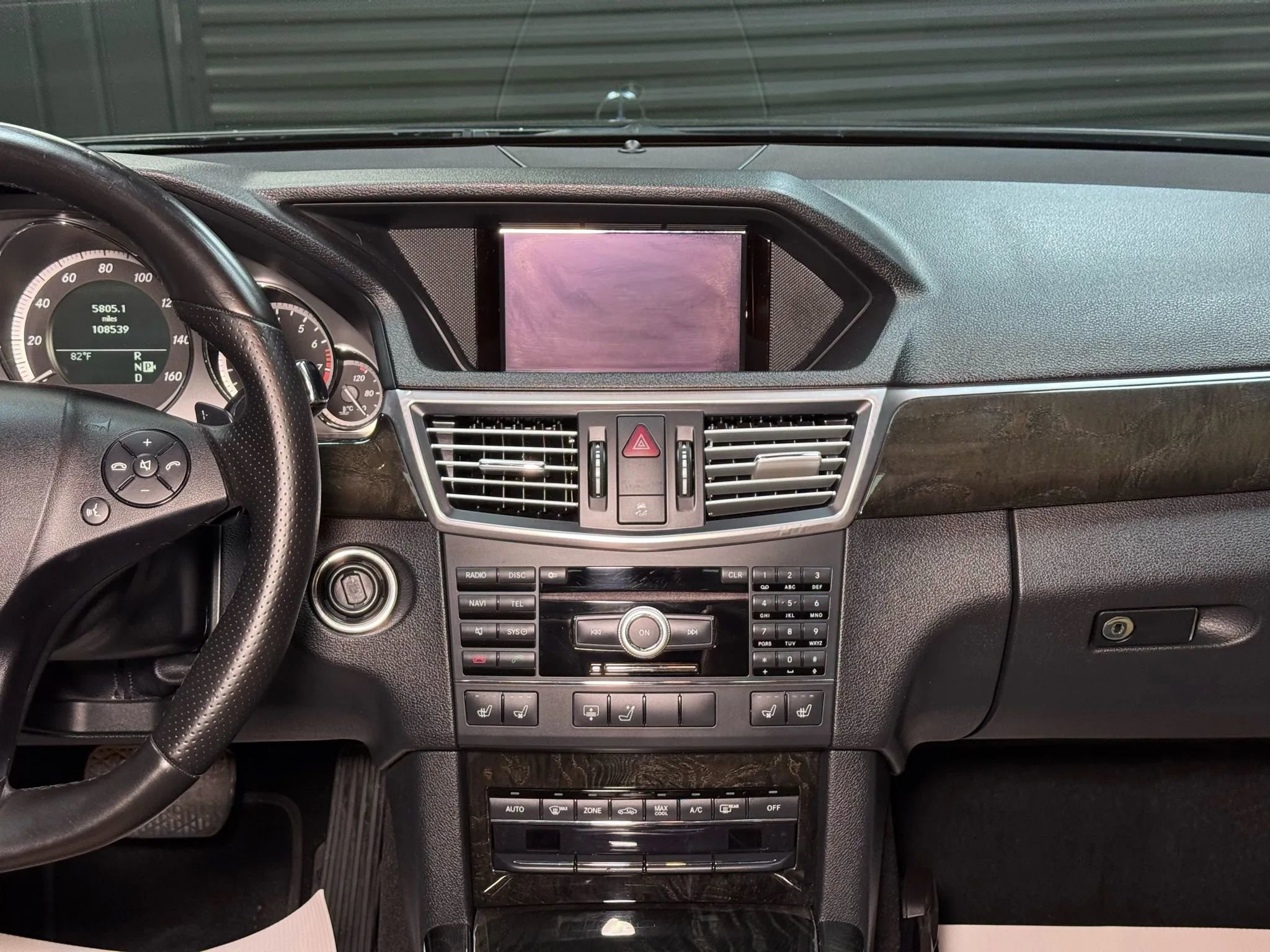 Used 2010 Mercedes-Benz E 550 Sedan image 29