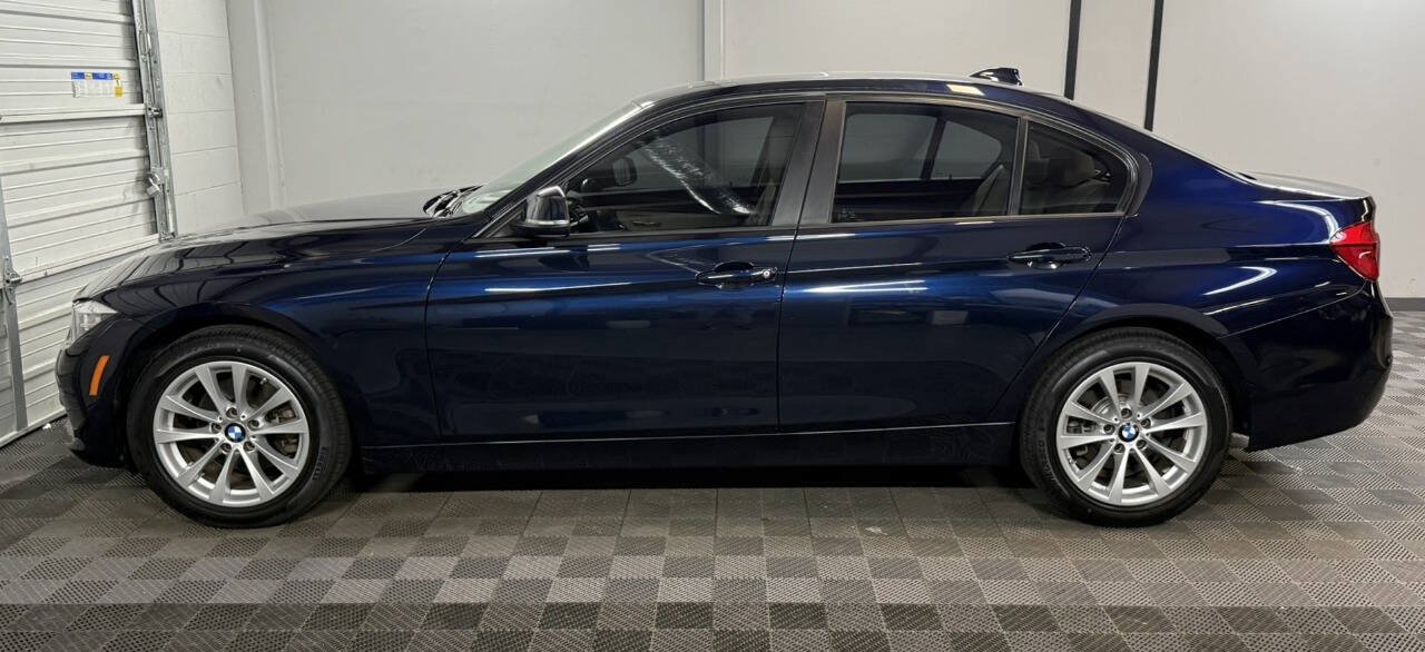 Used 2017 BMW 320i xDrive Sedan AWD/4WD image 4
