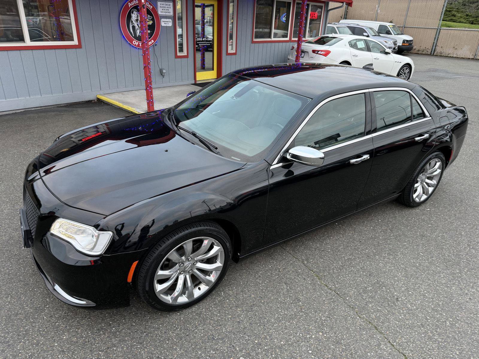 Used 2018 Chrysler 300 Limited image 21