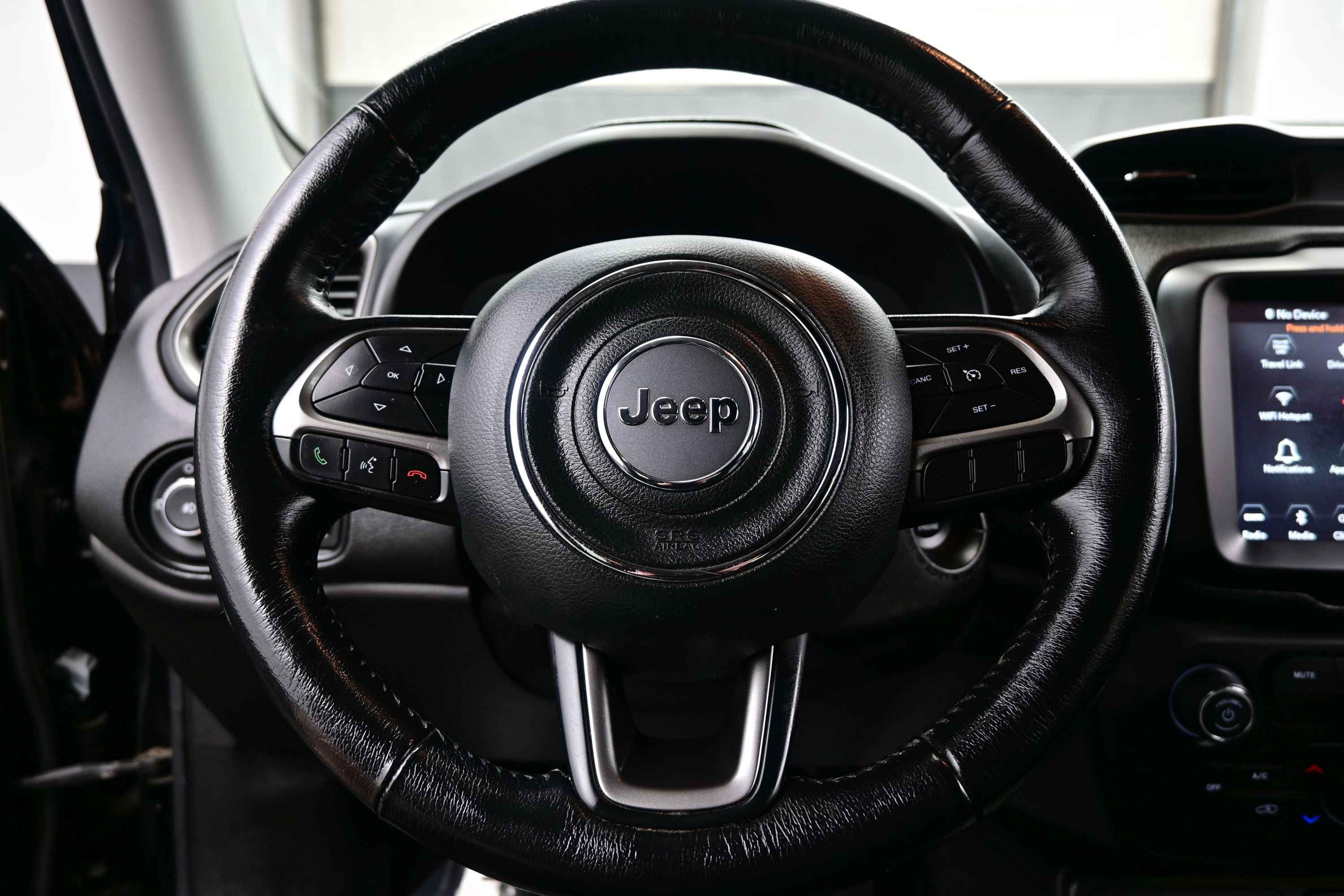 Used 2019 Jeep Renegade Limited w/ UConnect 8.4 Nav Group AWD/4WD image 24