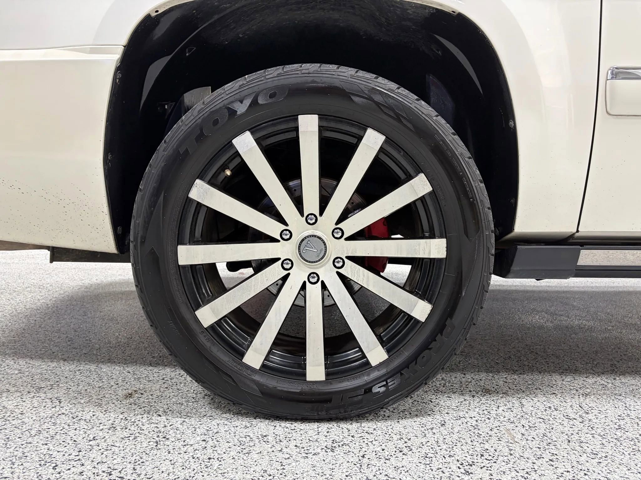 Used 2012 GMC Yukon XL Denali image 16