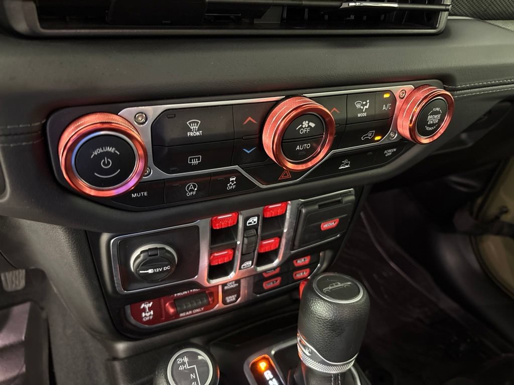 Used 2025 Jeep Gladiator Rubicon w/ Technology Group AWD/4WD image 48