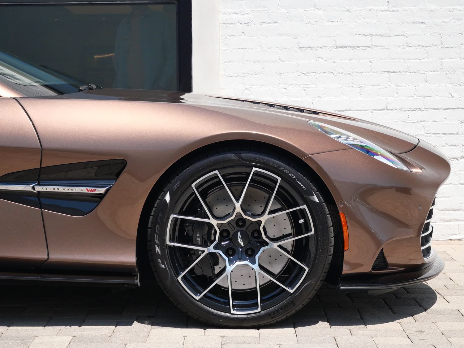 New 2026 Aston Martin Vanquish Convertible RWD image 4