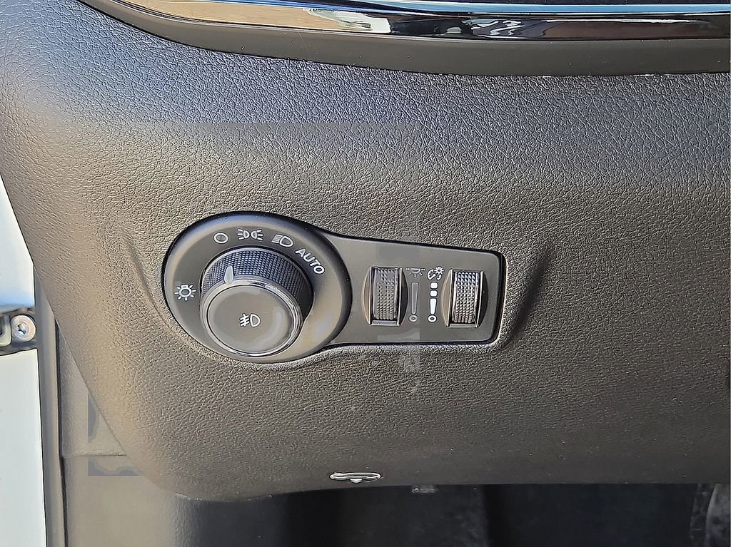 Used 2025 Jeep Compass Trailhawk AWD/4WD image 25