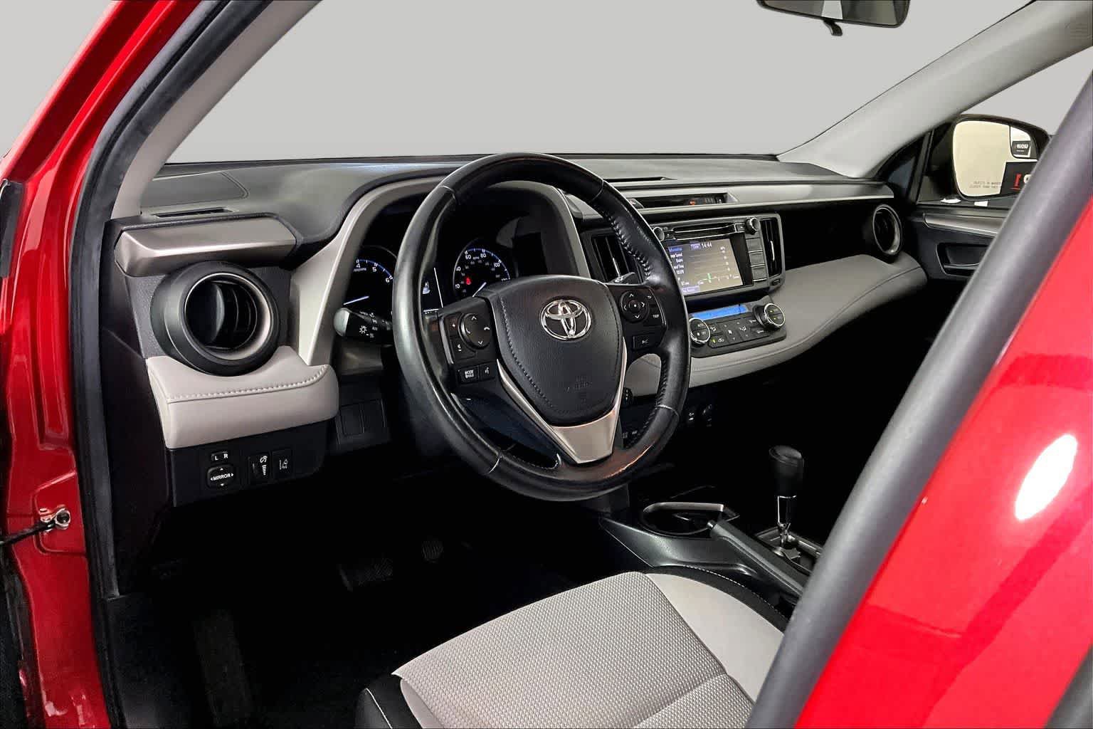 Used 2017 Toyota RAV4 XLE w/ Carpet Mat Package FWD image 17